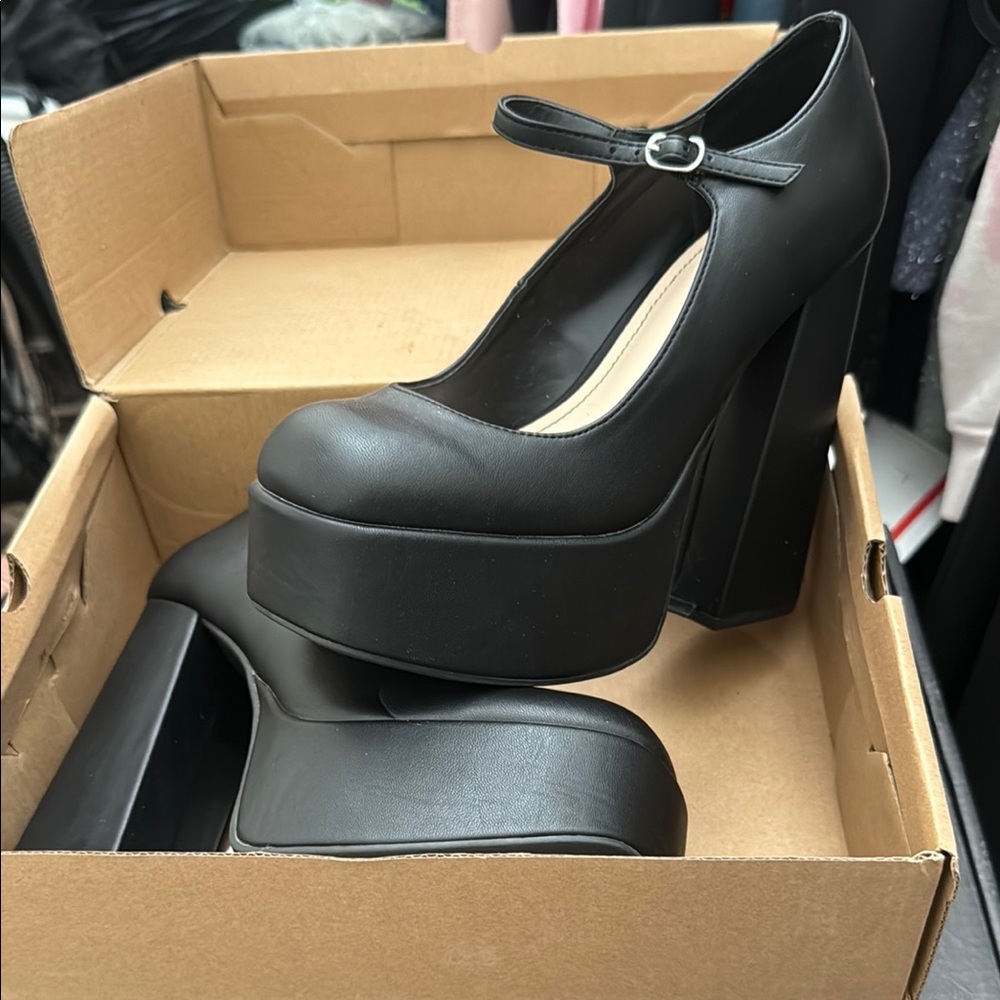 NEW Black Platform Mary Jane Heels size 8